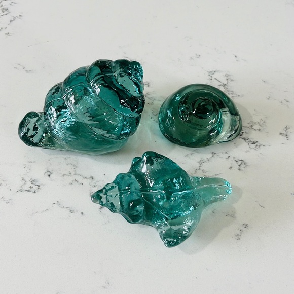 Pier 1 Green Seashell Recycled Glass Figurine - Picture 9 of 16